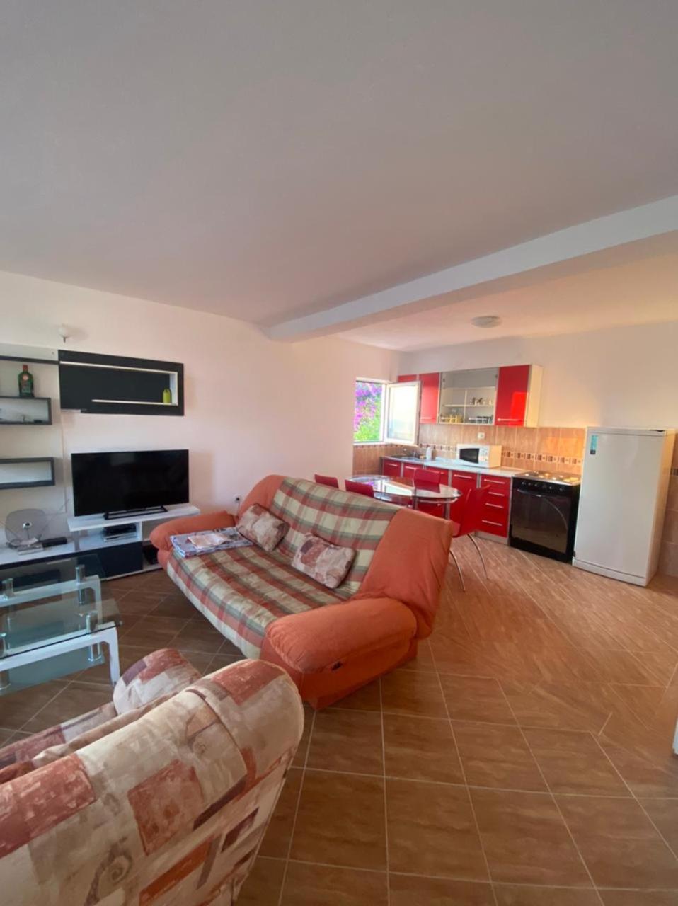 LENI Apartmani Dobre Vode view 3