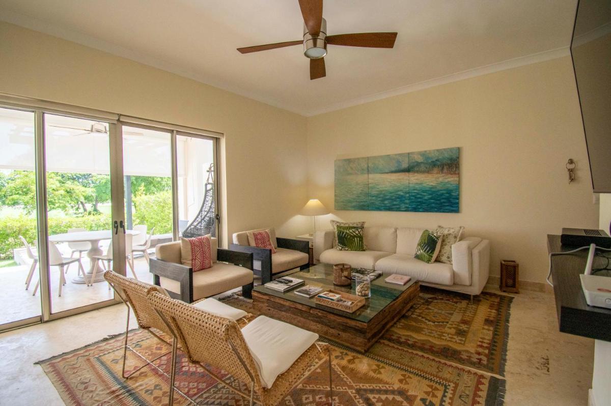 Large fully-equiped golf-front apartment with jacuzzi in luxury beach resort view 4
