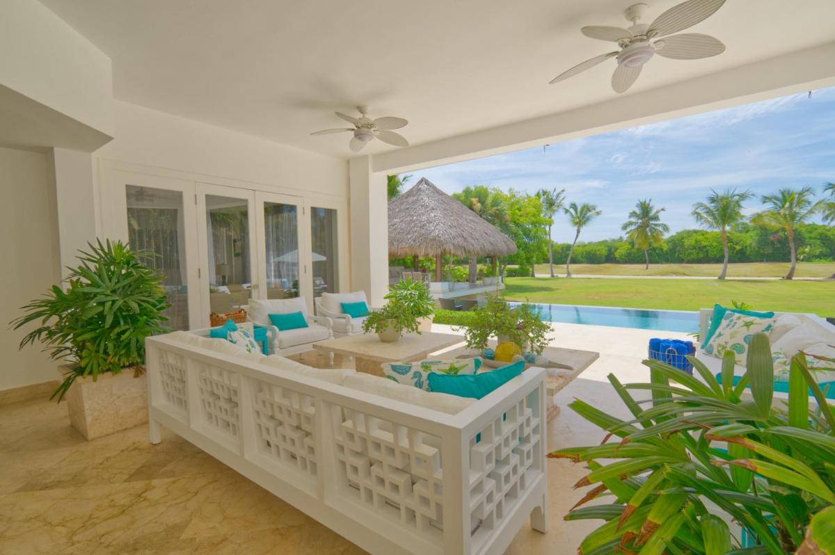 Fantastic 8-bedroom golf-front mansion near the beach view 2