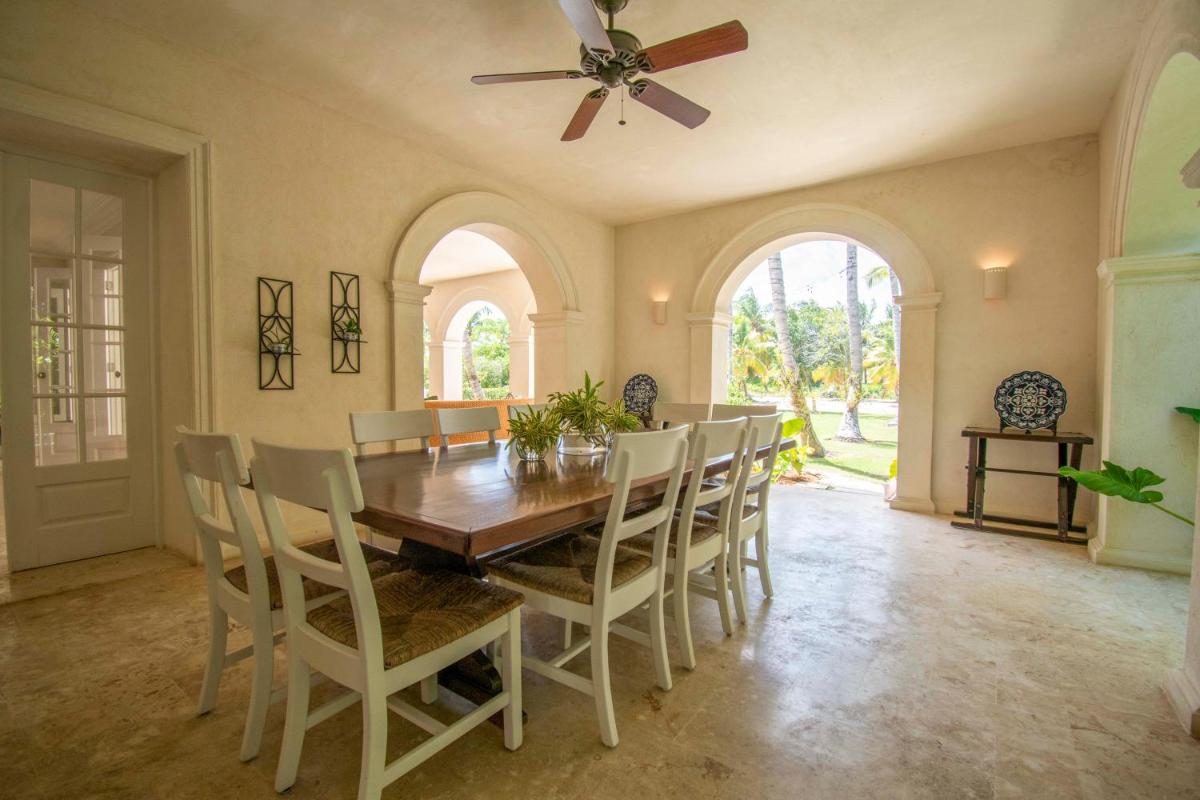Luxury golf villa with private pool and service staff in exclusive resort near private beach view 5