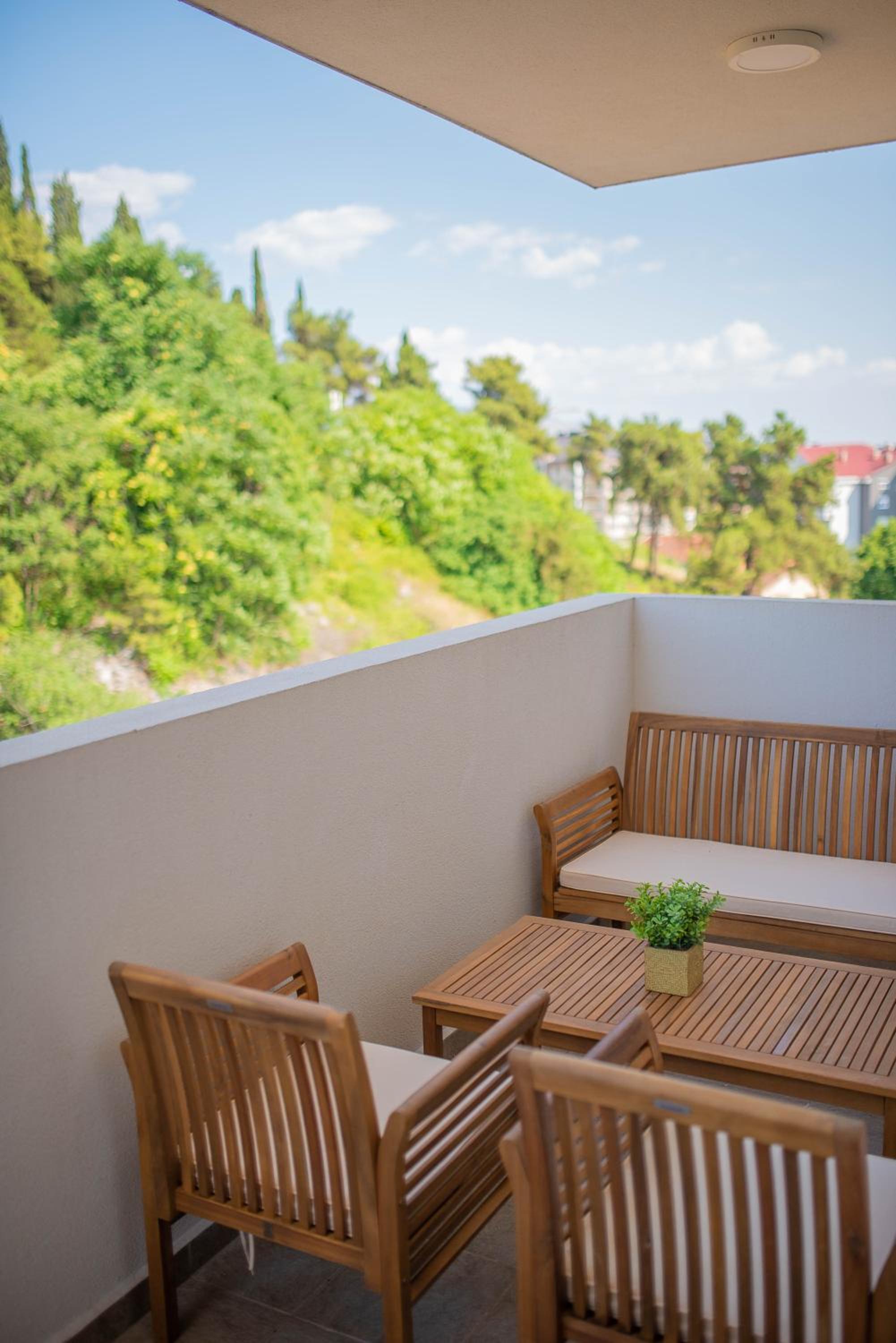 Stylish Two Bedroom Apartment at Ljubovic-Hill Park view 3