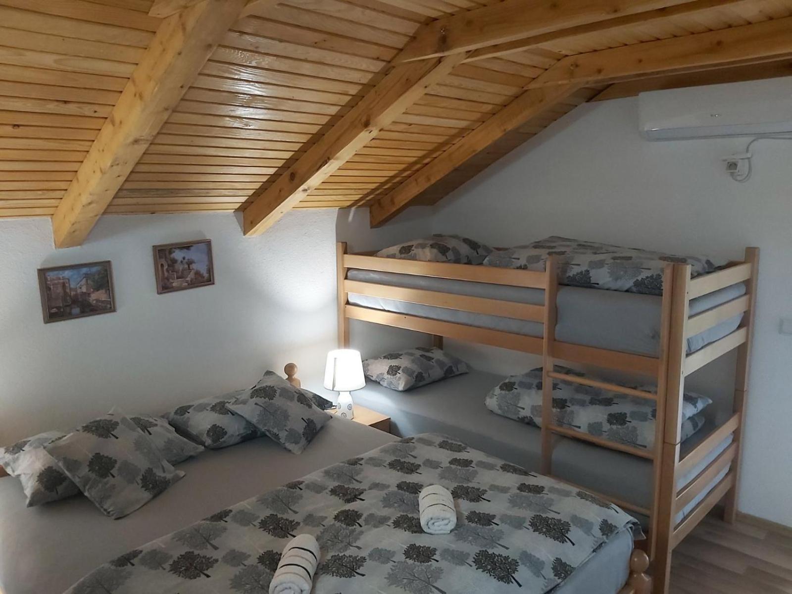 Vikendica, Bazen, Šedrvan, Rafting na Uni, Quad