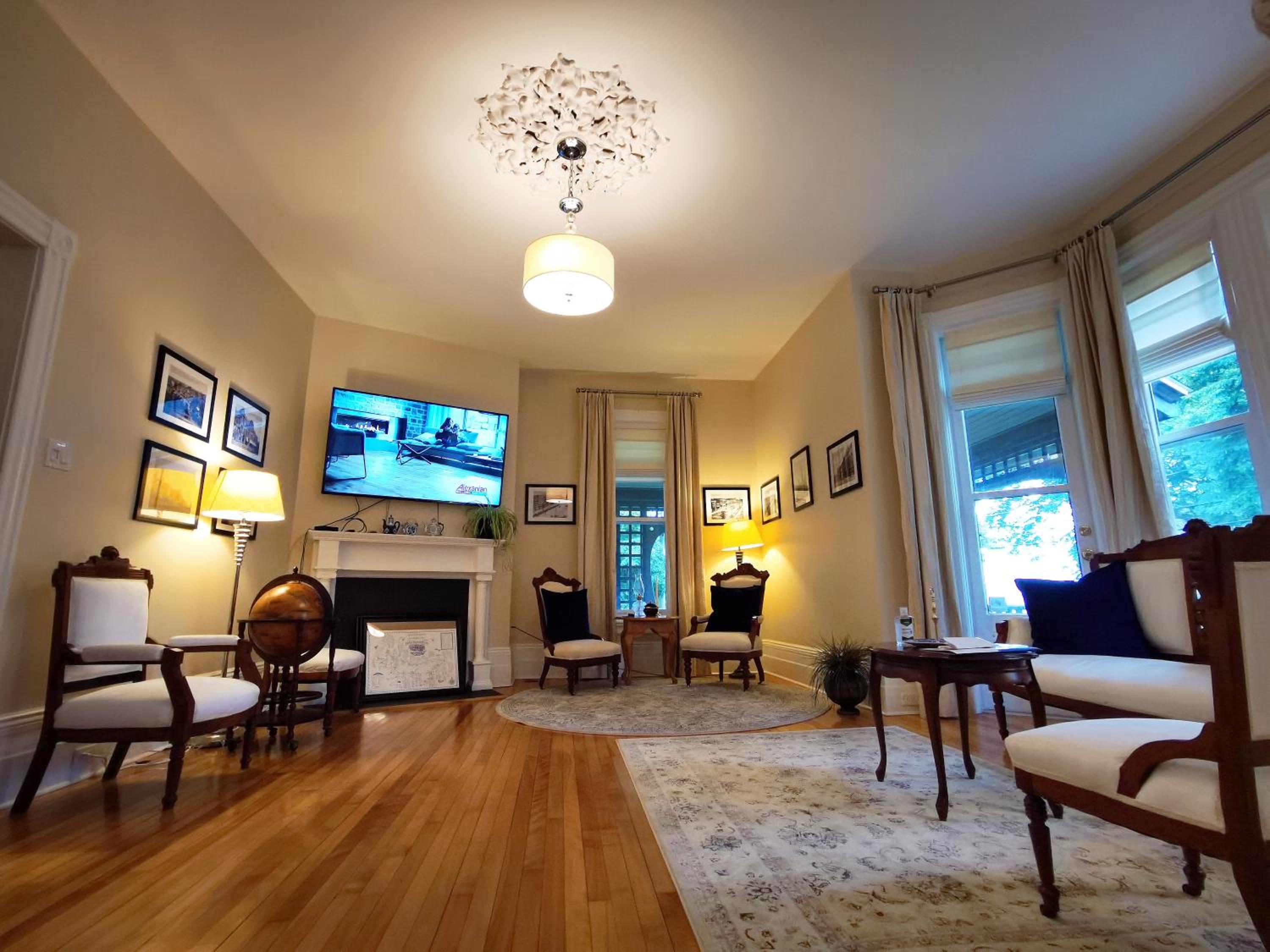 Charlottetown Vacations - No 1 Grafton Inn - Property Image 12