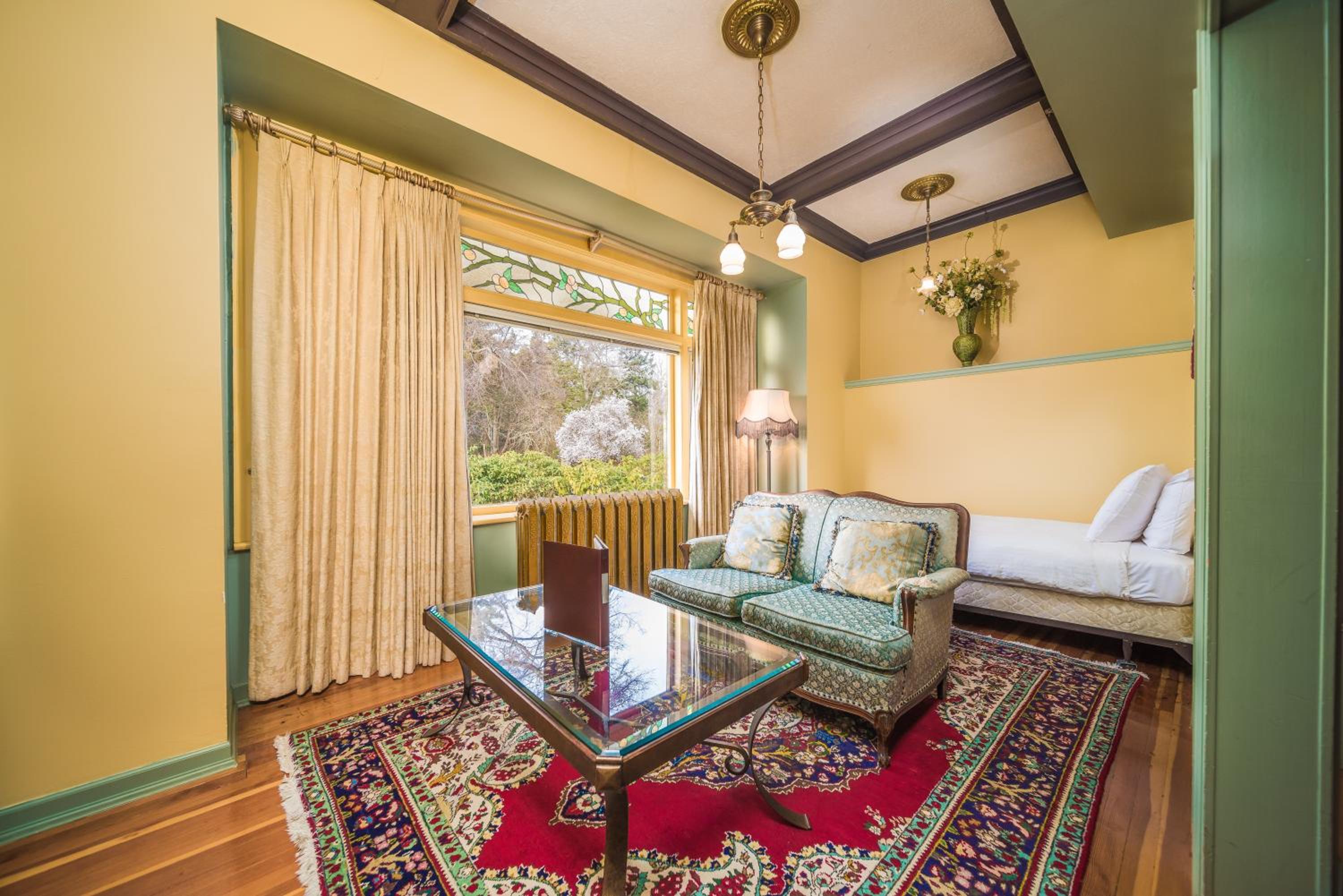 Dashwood Manor Seaside Bed & Breakfast - Image 4