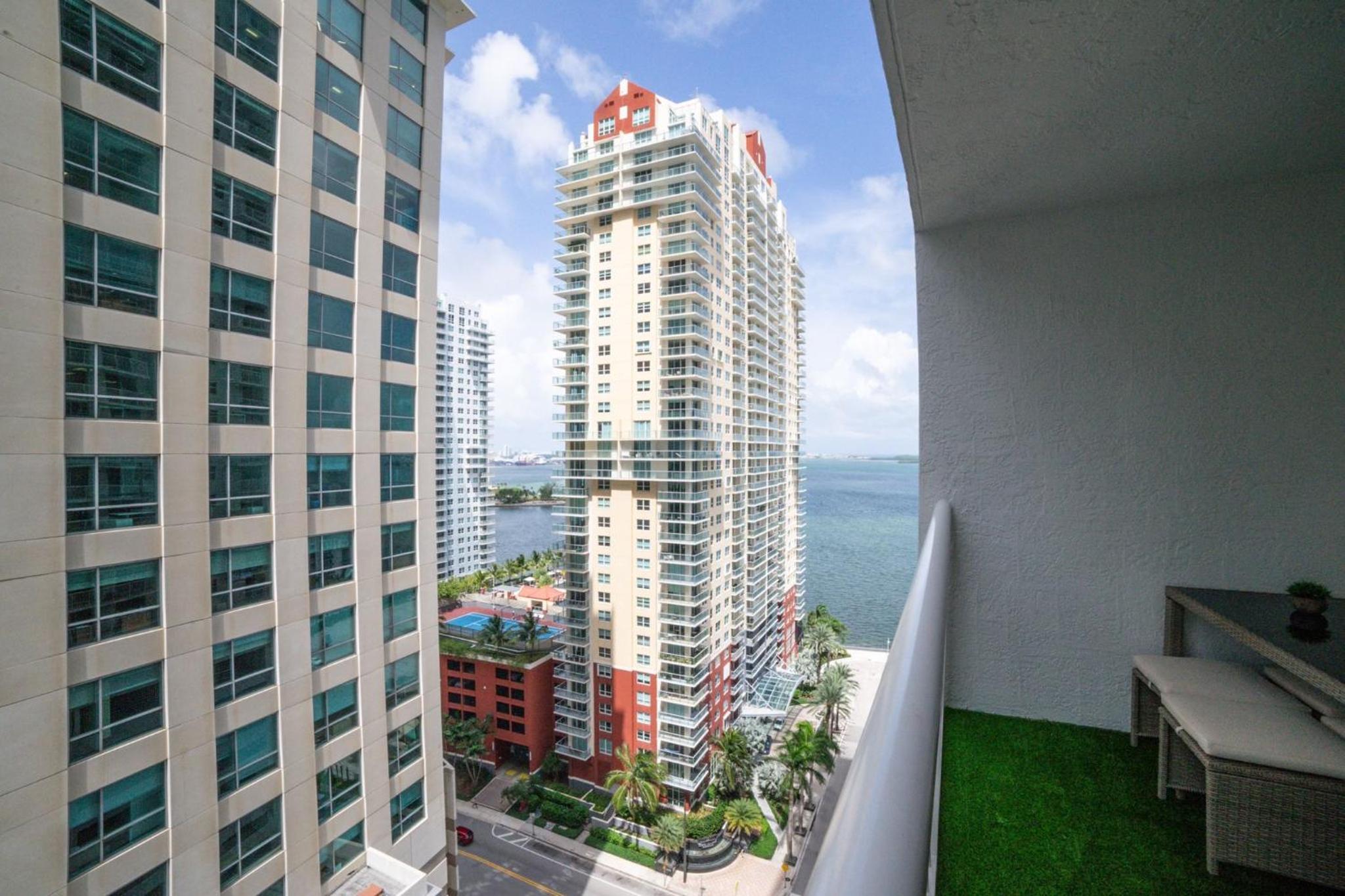 High Rise Brickell Modern Studio