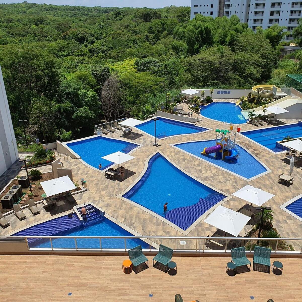 Temporada Resort Park Veredas com rio quente ao fundo view 3