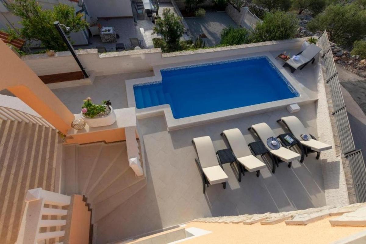 Holiday Home Ante - with pool & gym view 3