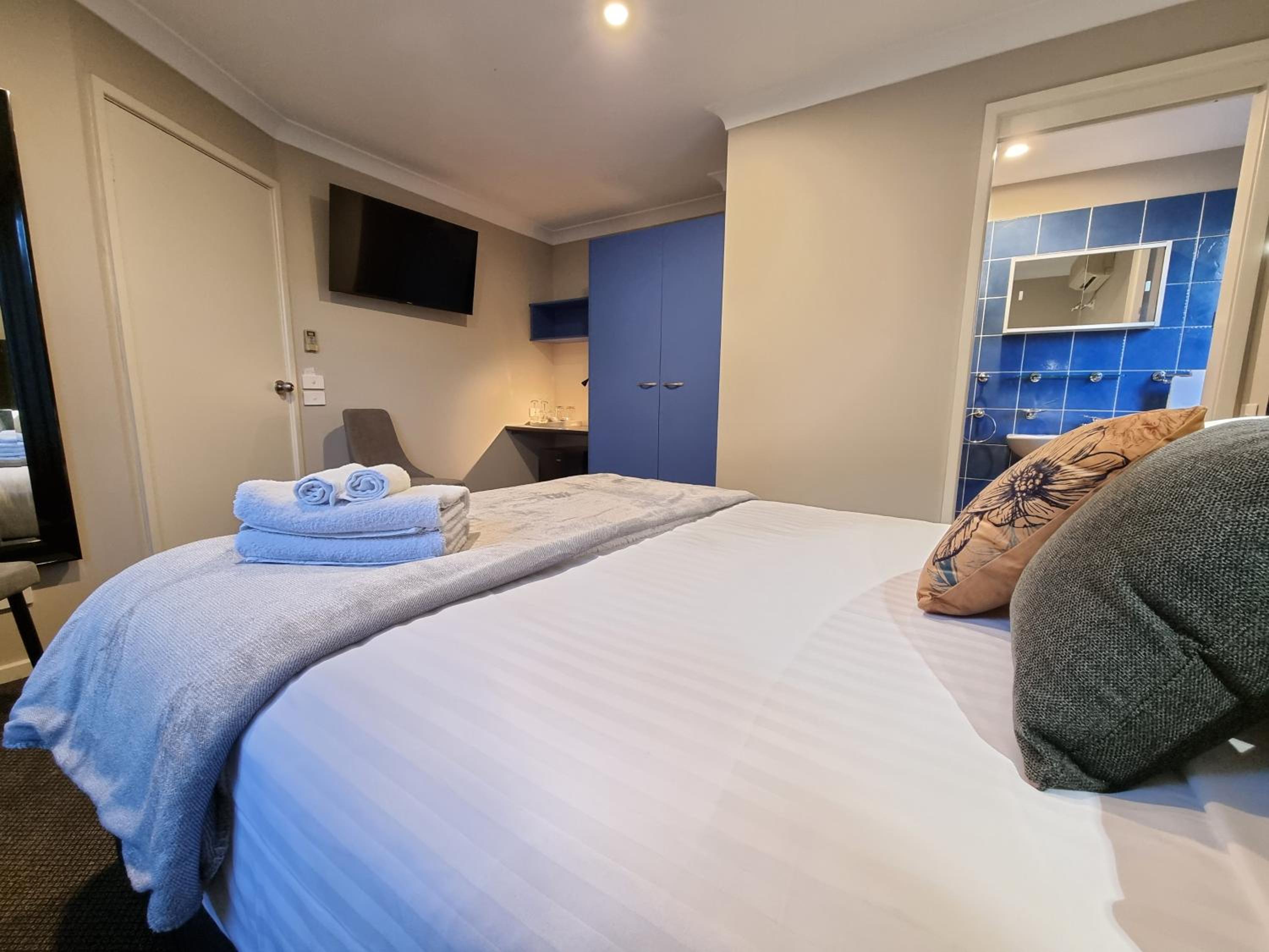 Blue Wren Lodge Waratah view 3