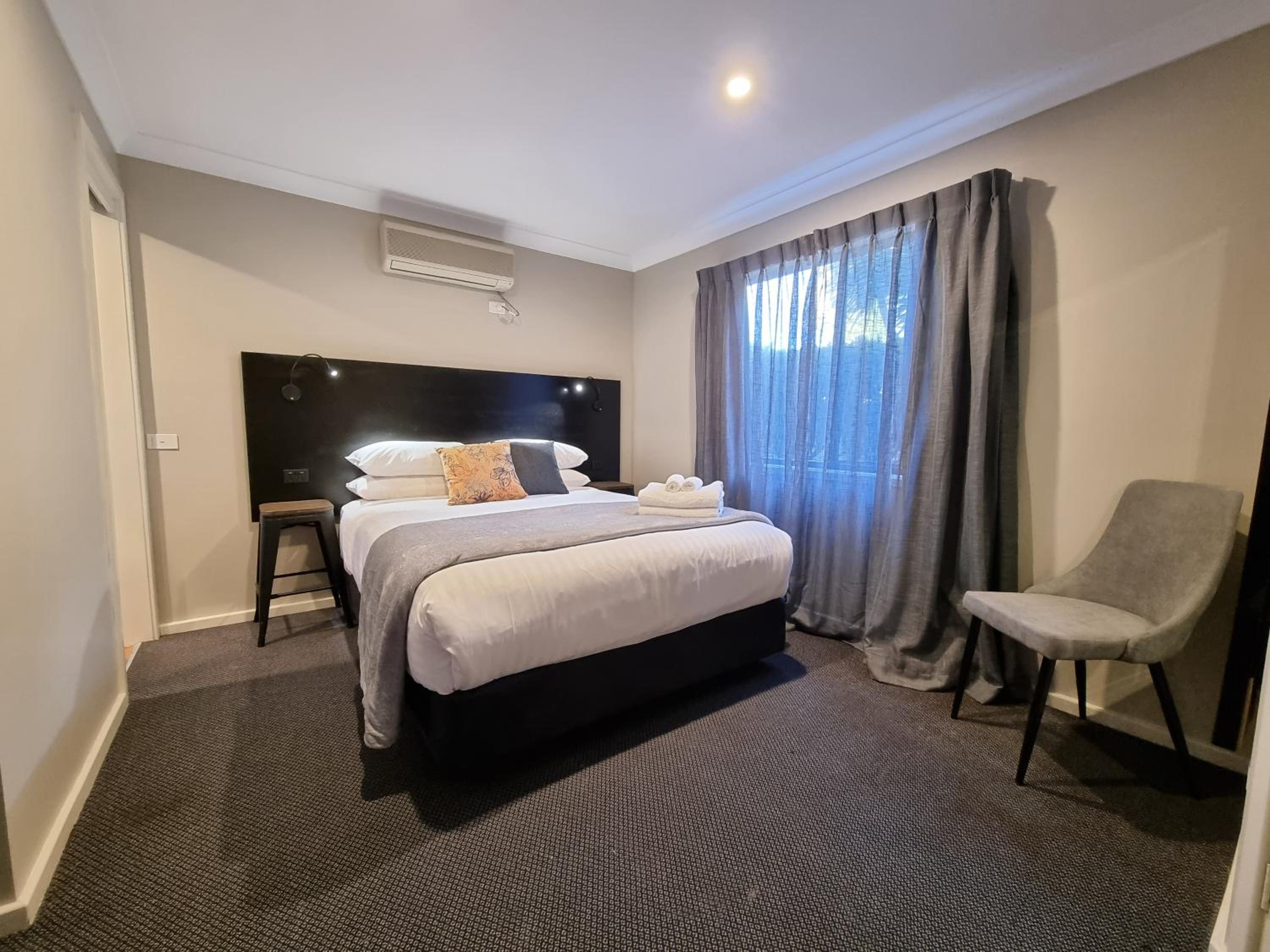 Blue Wren Lodge Waratah view 2