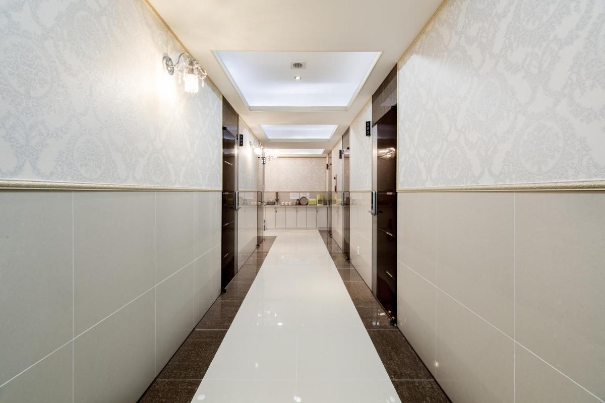 Chloe Hostel