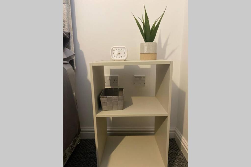 The Onyx Suite - 1 Bed apartment w/ free parking view 3