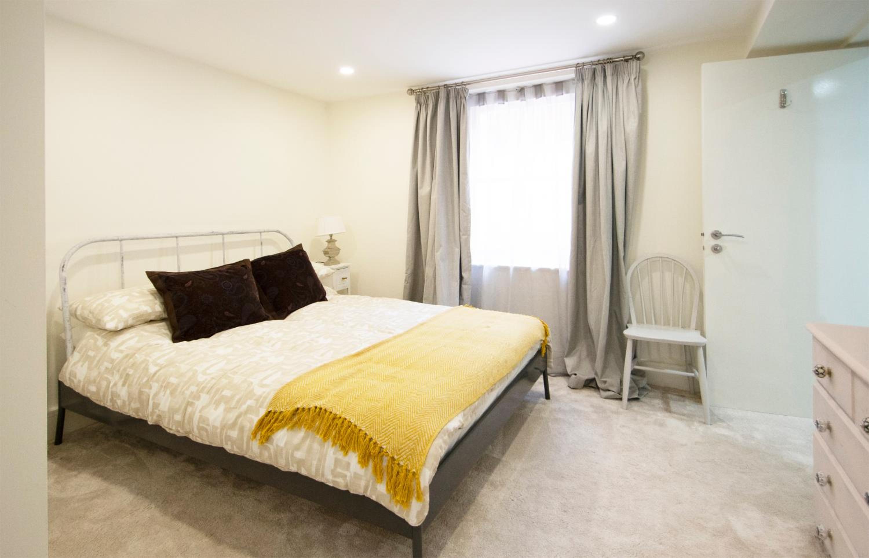 Modern apartment in Leamington Spa City Centre view 4
