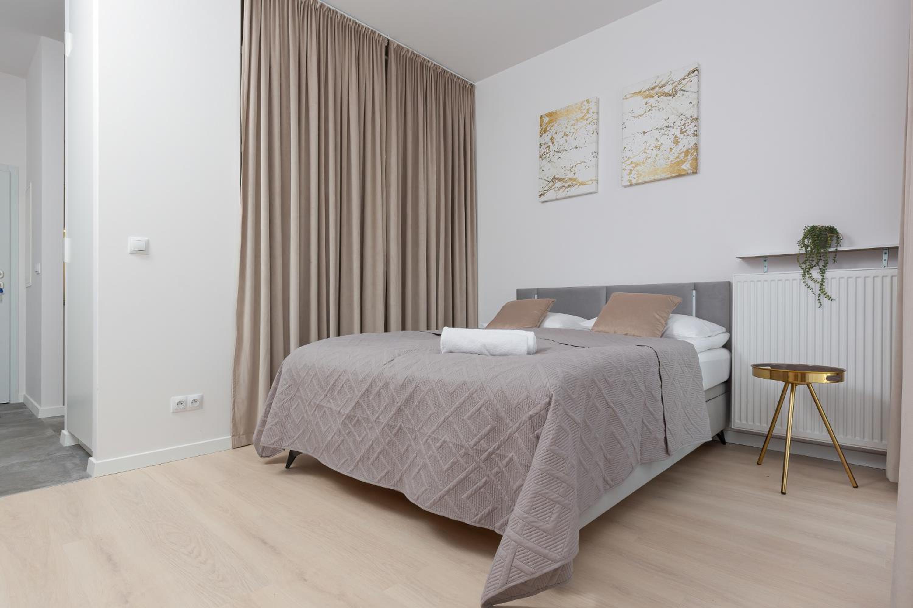 Golden Apartments Ursynów by Renters view 2