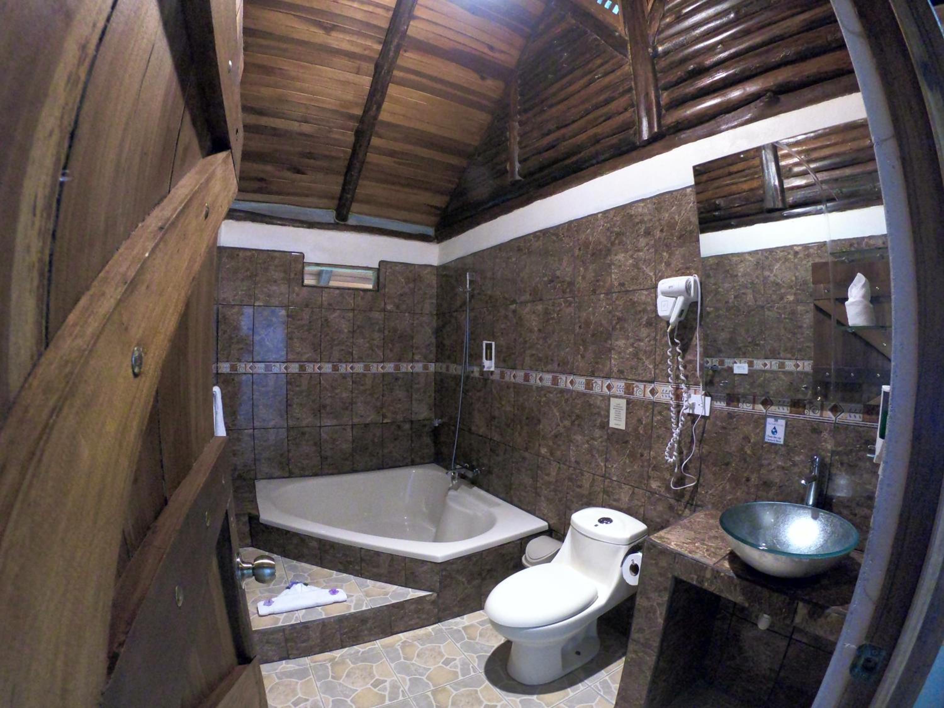 Arenal Oasis Eco Lodge & Wildlife Refuge
