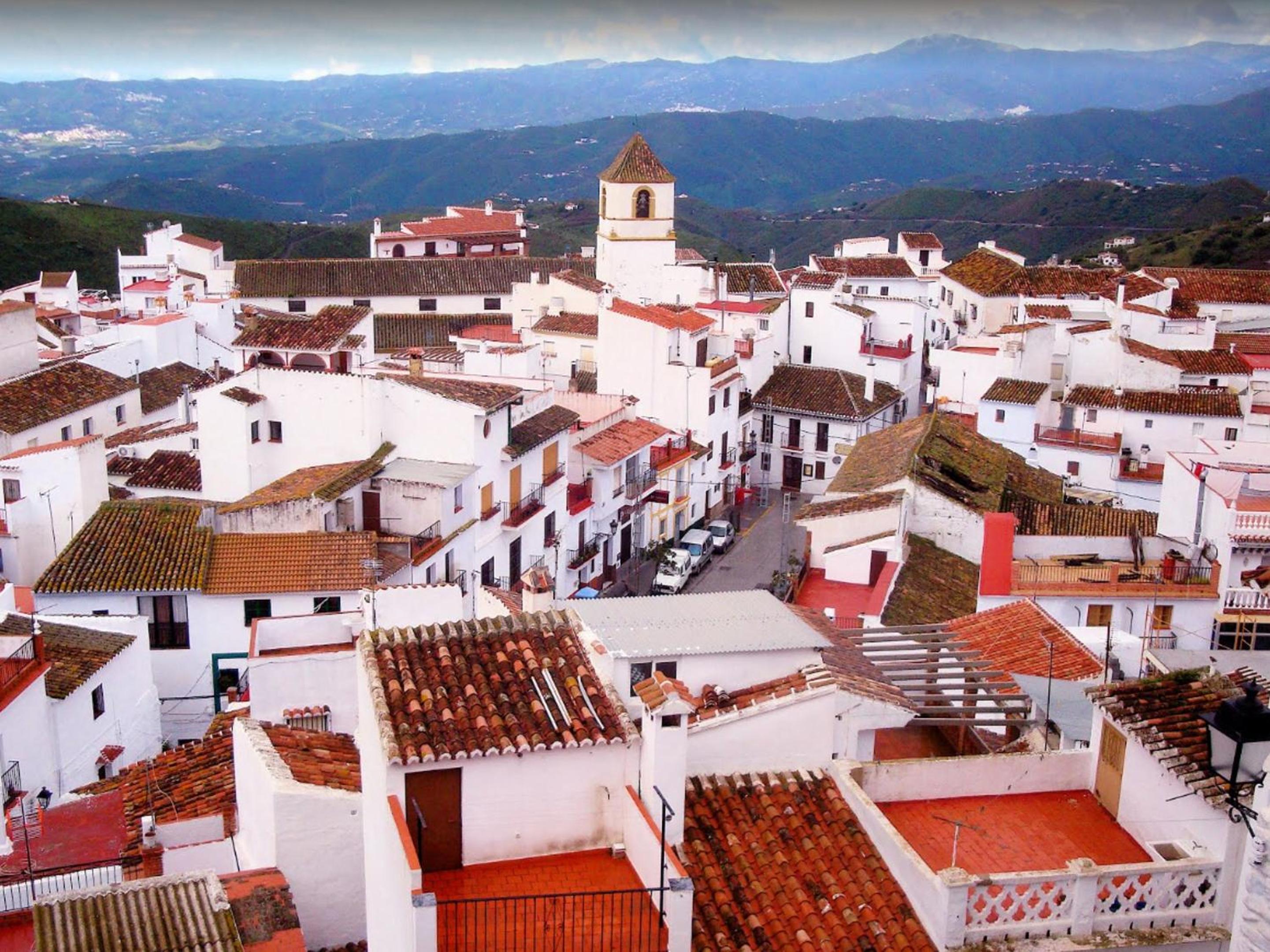 Quaint House in Canillas with Pool