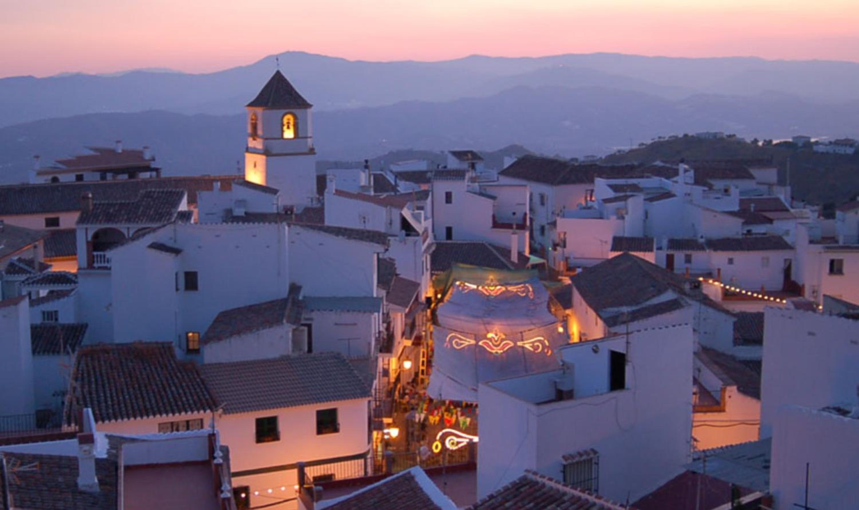 Quaint House in Canillas with Pool