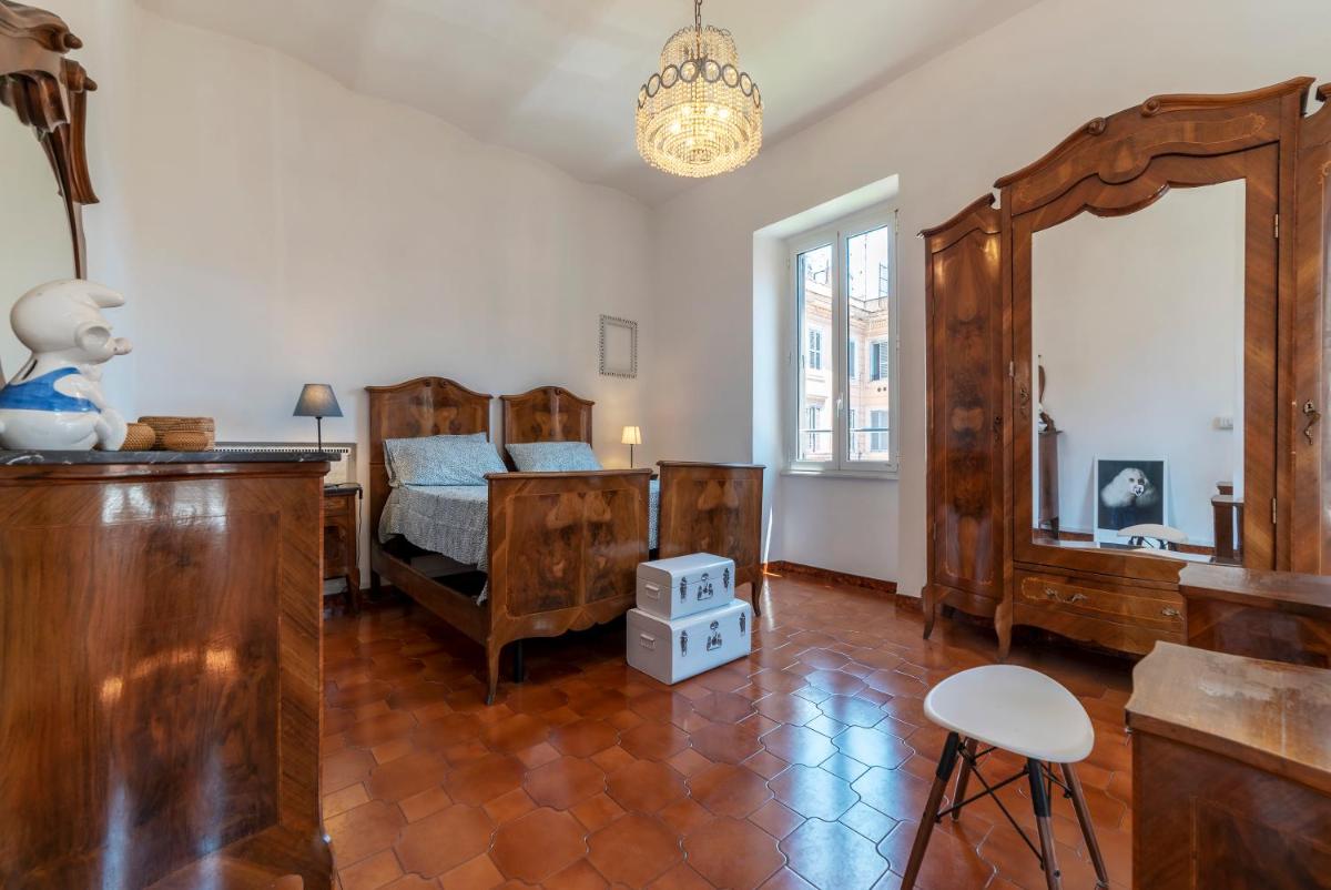 Santa Maria Maggiore Roomy and Bright Flat