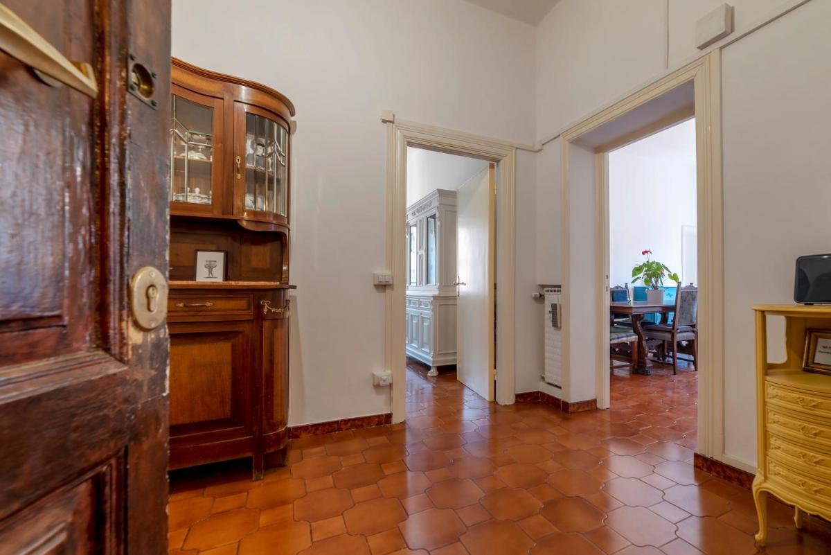 Santa Maria Maggiore Roomy and Bright Flat