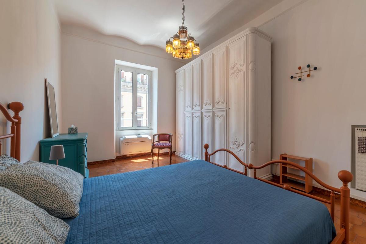 Santa Maria Maggiore Roomy and Bright Flat