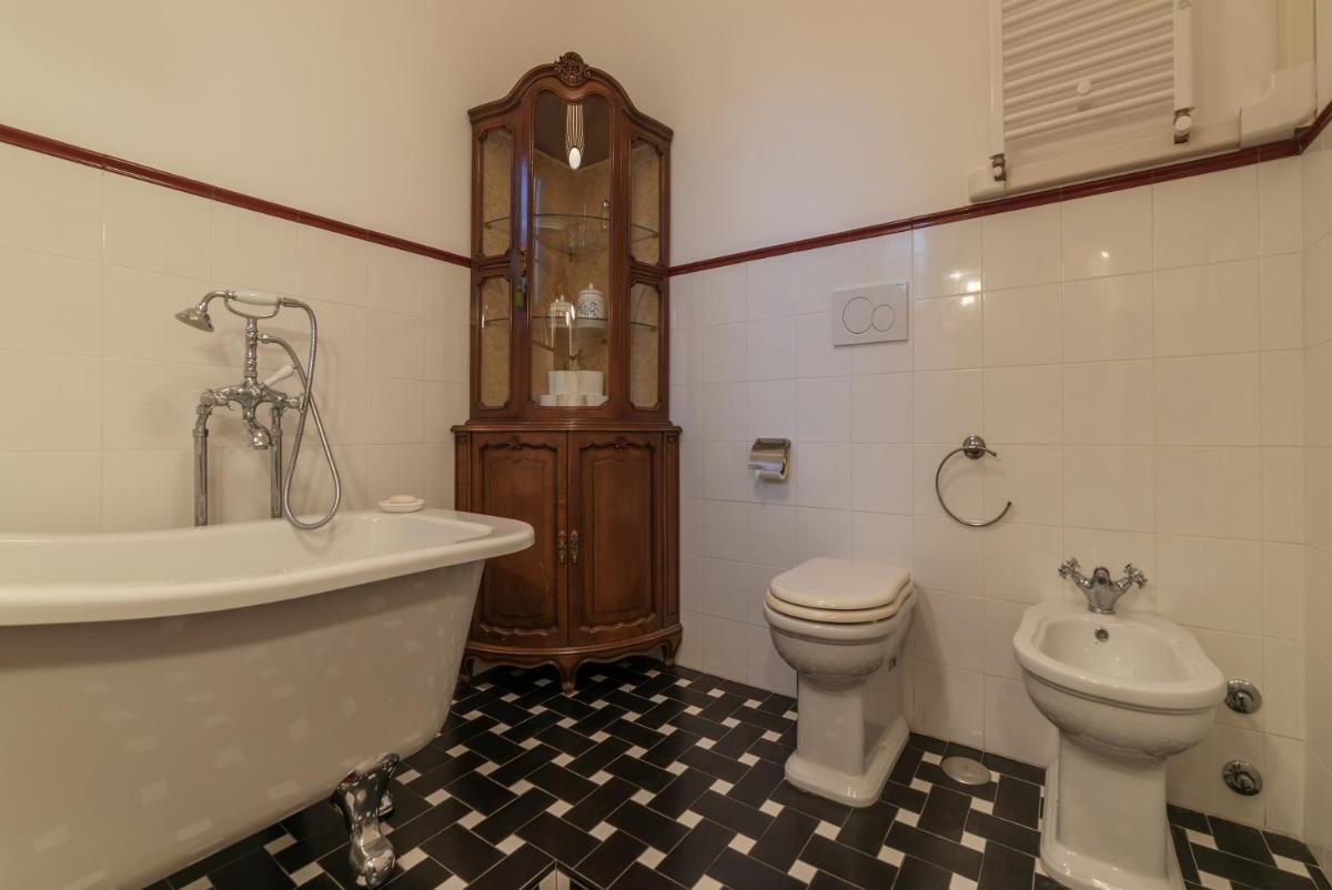 Santa Maria Maggiore Roomy and Bright Flat