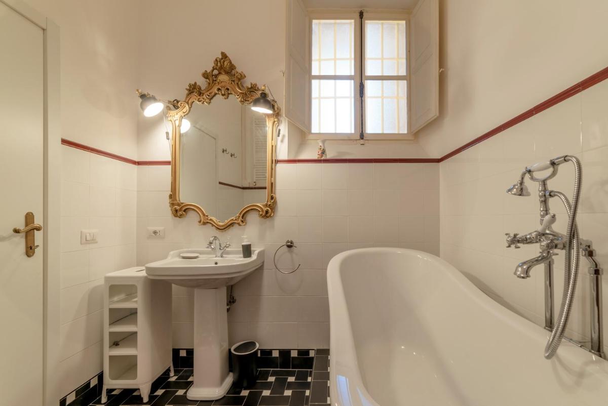 Santa Maria Maggiore Roomy and Bright Flat