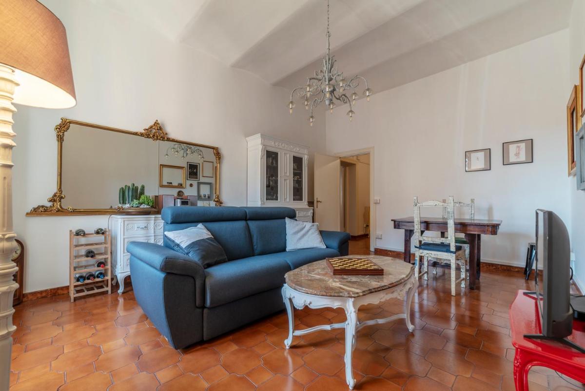 Santa Maria Maggiore Roomy and Bright Flat