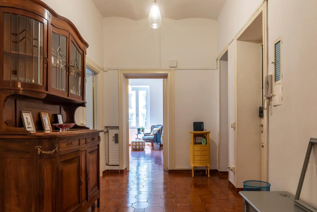 Santa Maria Maggiore Roomy and Bright Flat