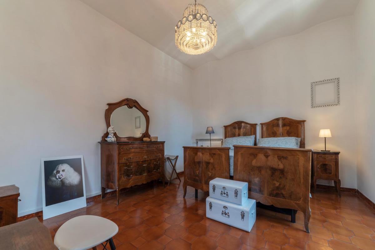 Santa Maria Maggiore Roomy and Bright Flat