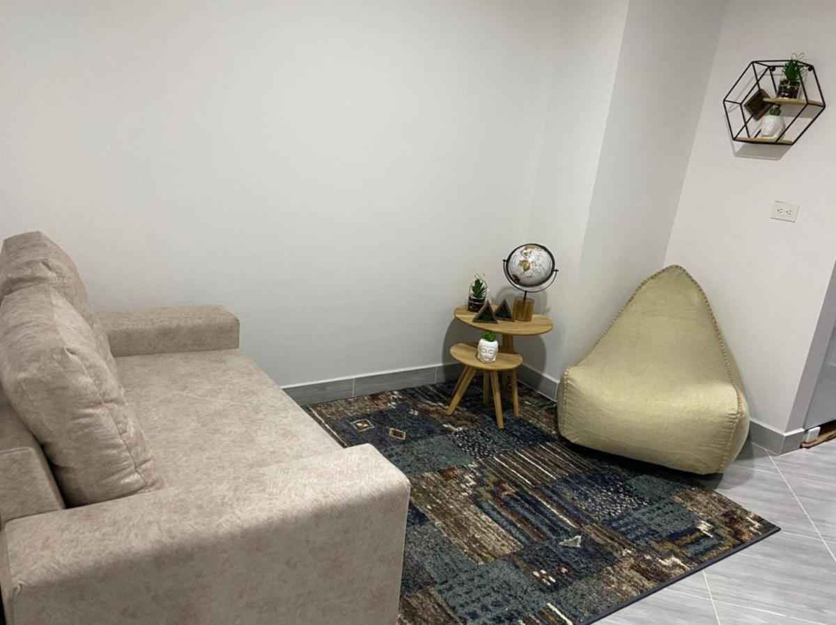 Aparta estudio Amoblado Sabaneta Colombia. Moderno, céntrico y cómodo. view 5