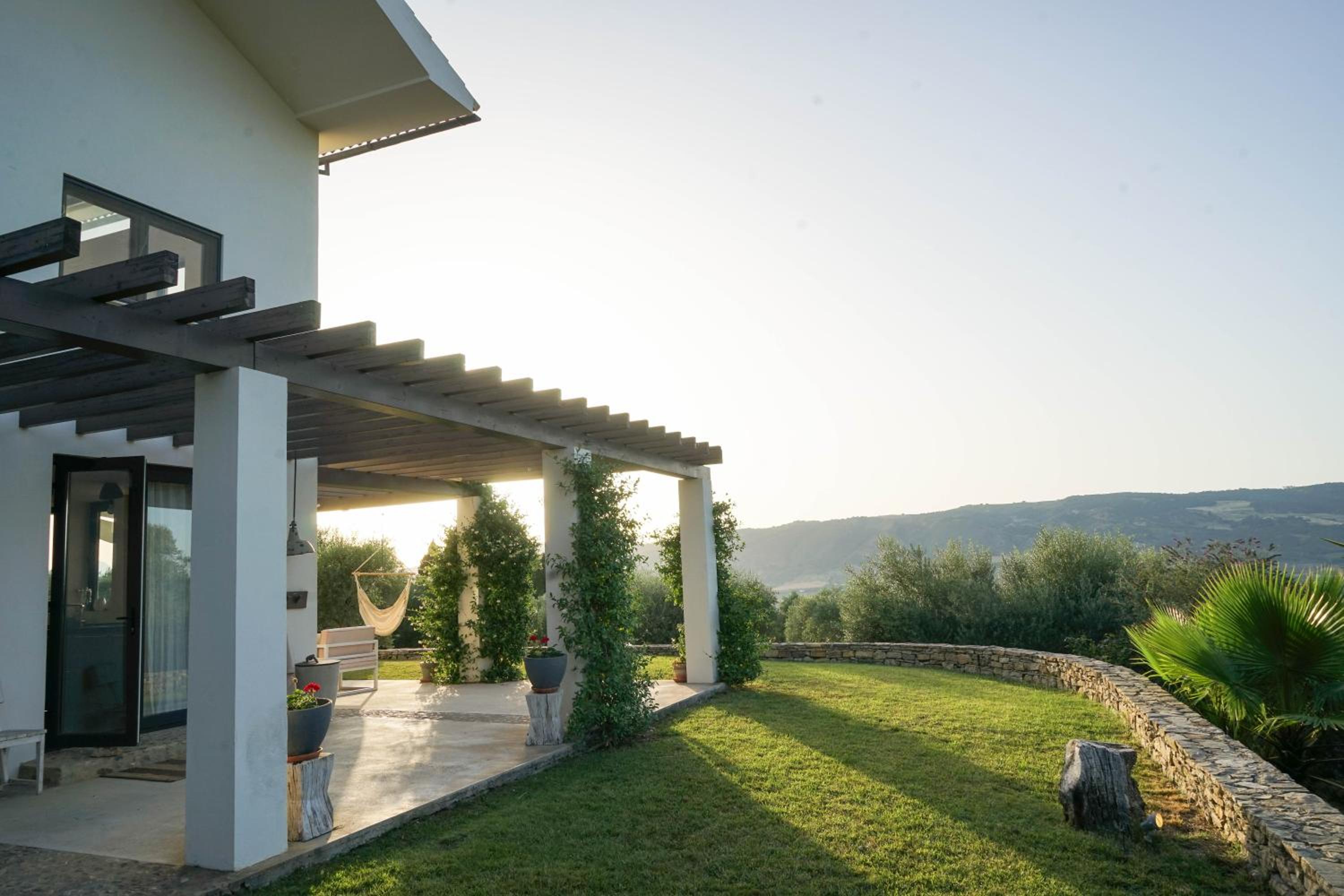 El Toro Blanco Luxury Villa in Andalucia view 4