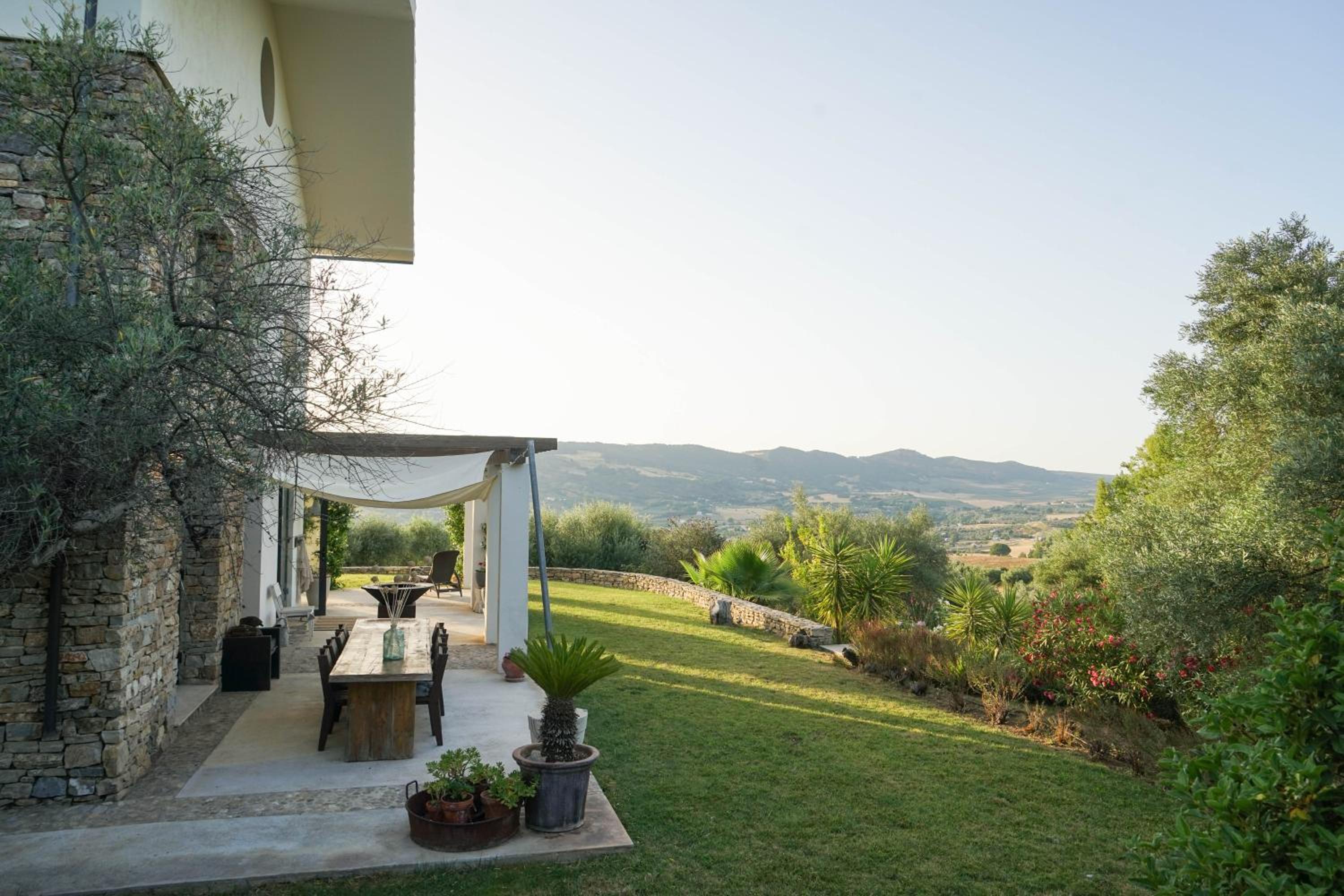 El Toro Blanco Luxury Villa in Andalucia view 5