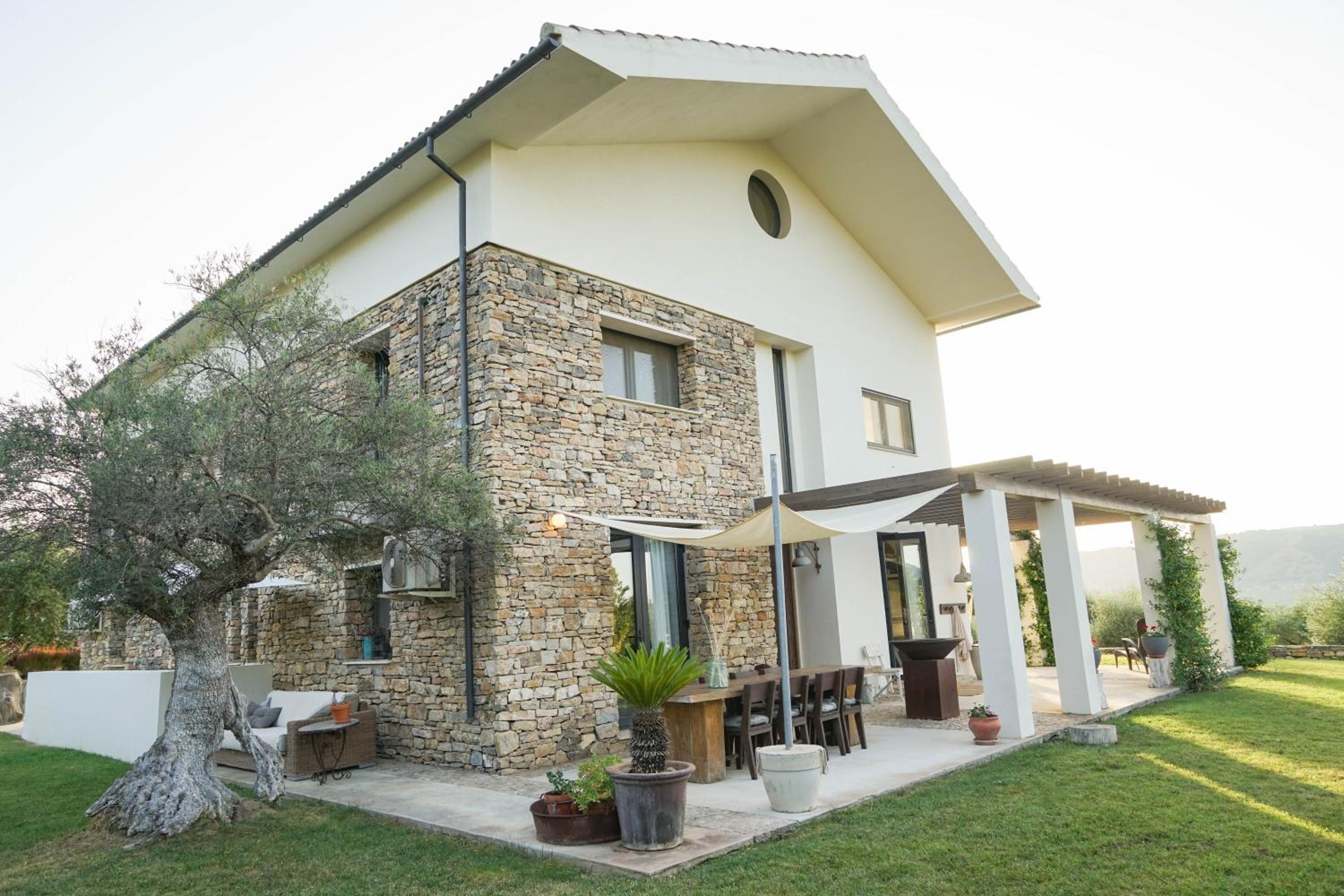 El Toro Blanco Luxury Villa in Andalucia view 3