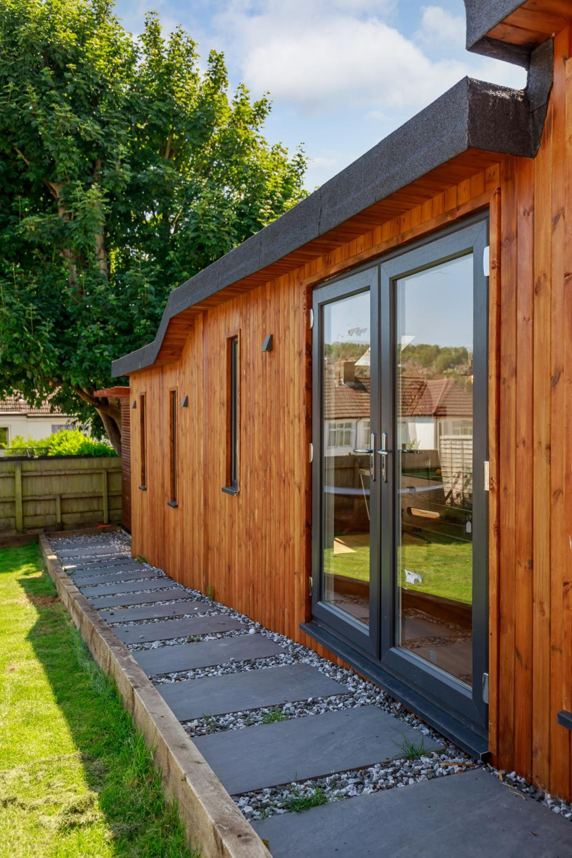 Hotel 3Bed house with games room, hot tub & free parking - Image 1