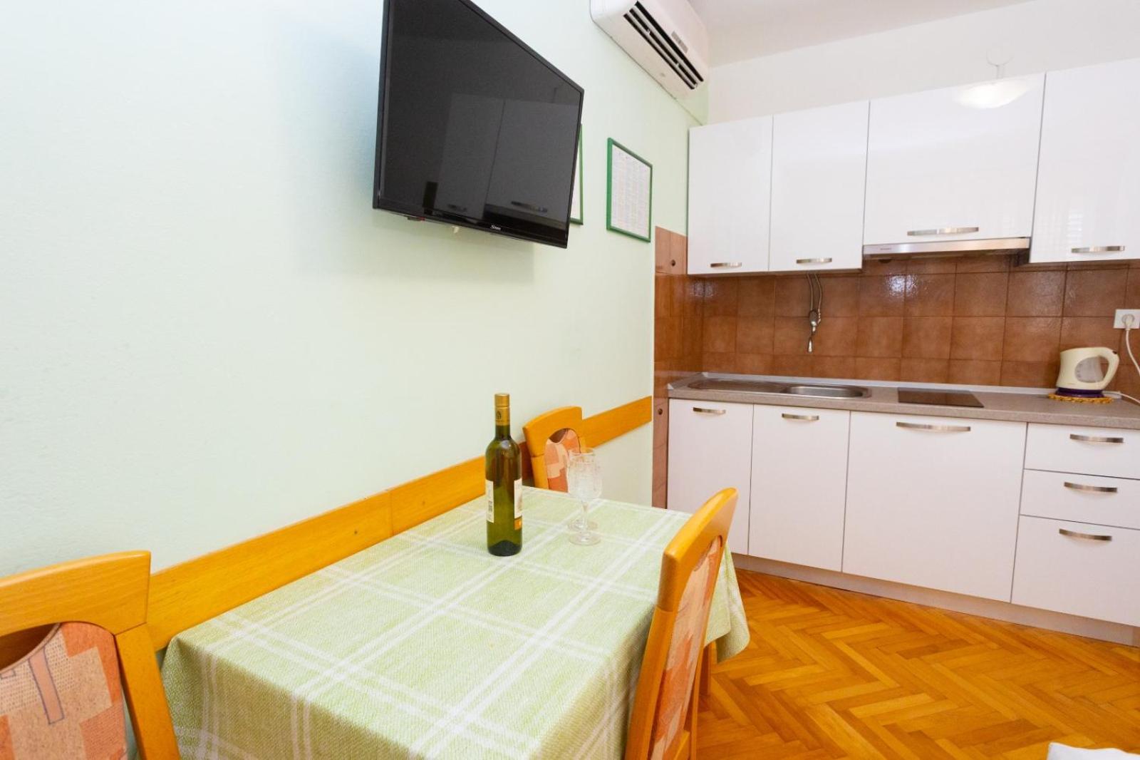 Apartmani Vranjes 2 view 5