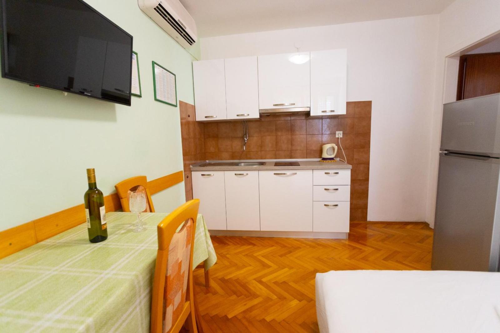 Apartmani Vranjes 2 view 4