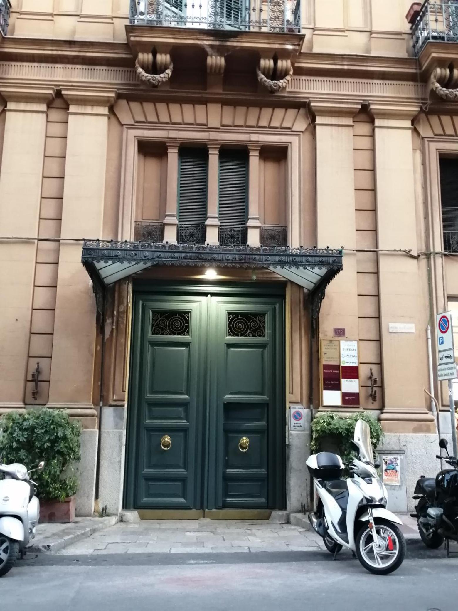 Suite Ruggero Settimo Palermo centro vicino Clinica Candela view 2