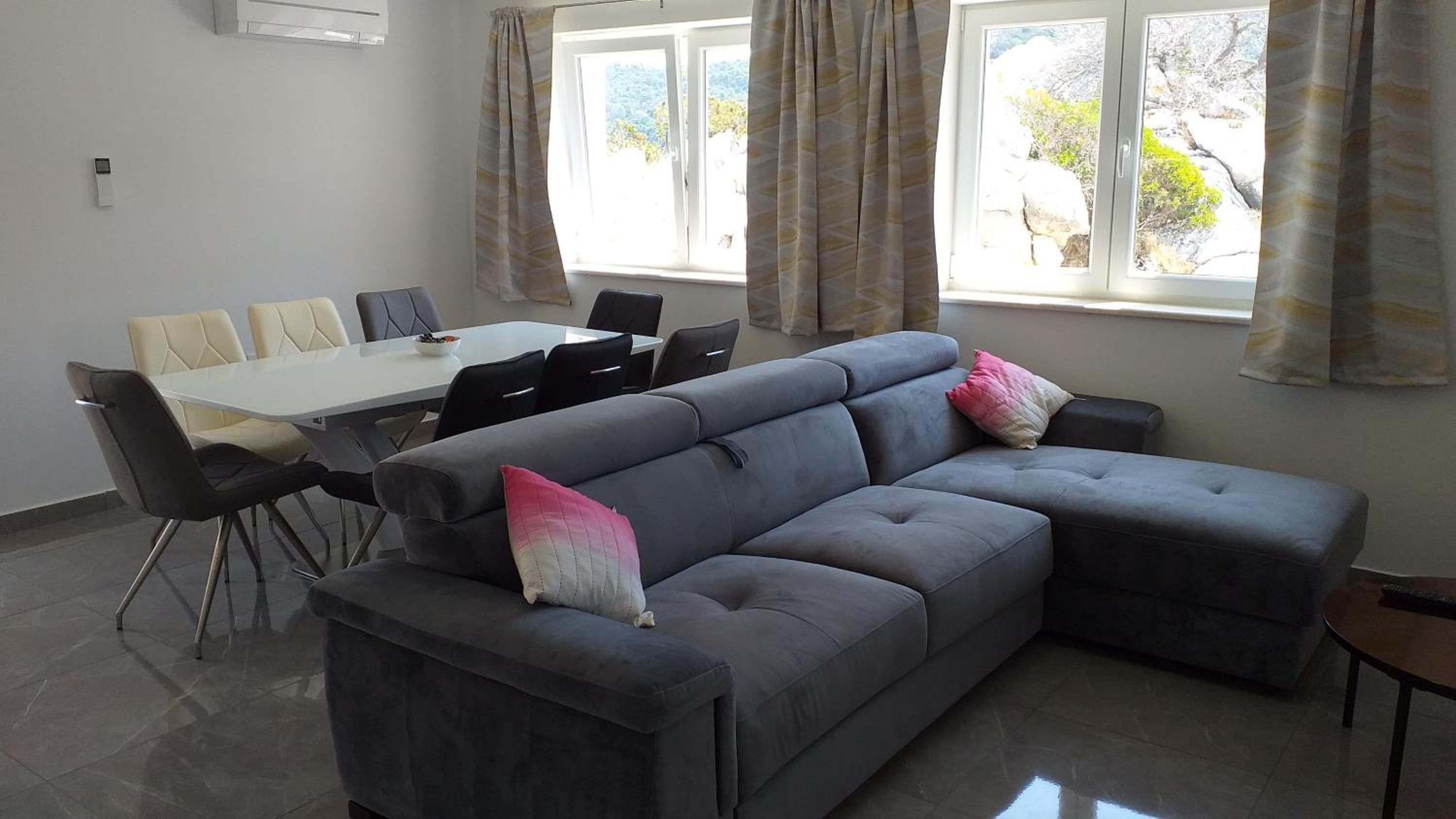 APARTMAN KARLA view 4