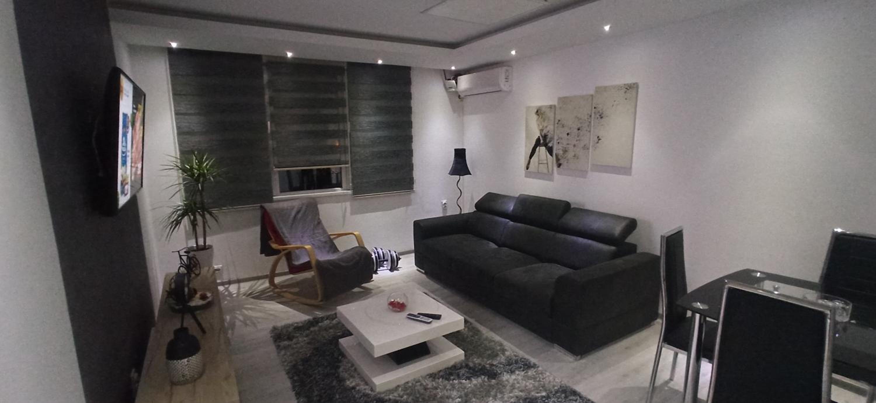 Lux Apartment 7, parking view 4