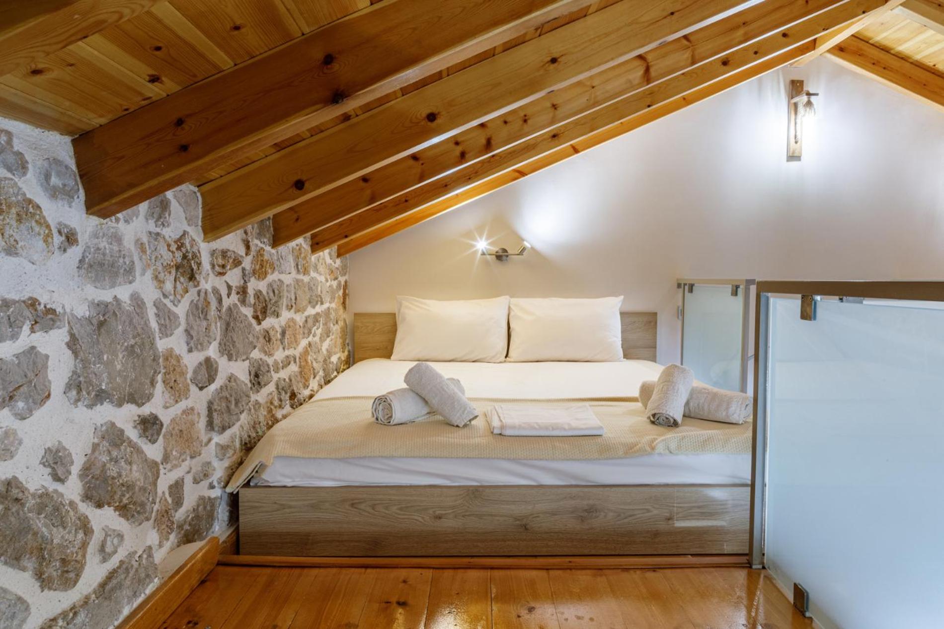 ADRIAN'S LUXURY APARTMENTS 2 view 5