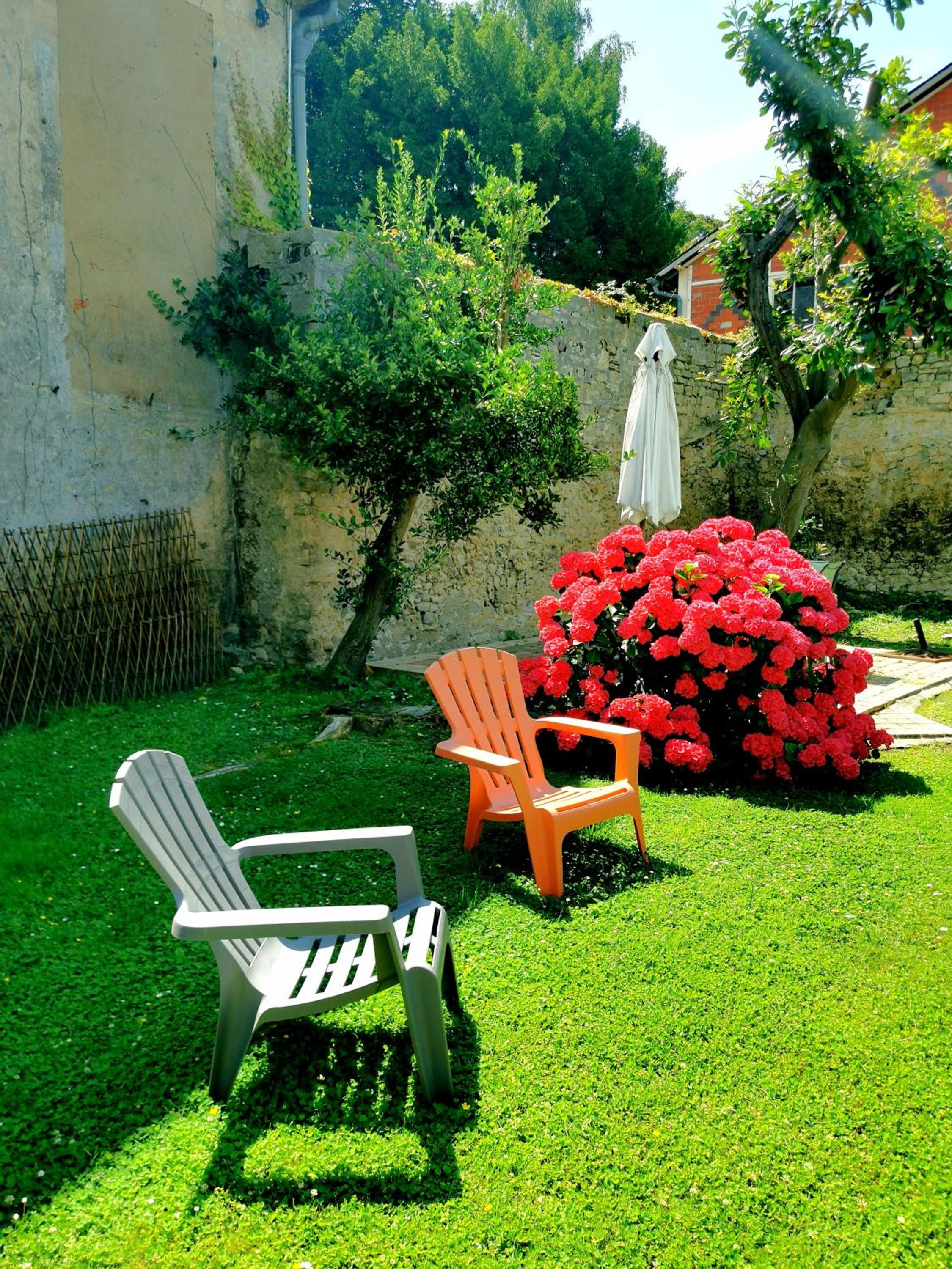 Apt duplex ou plain pied tout confort plein centre ville Bayeux proche commerces, restaurants, avec terrasse privative ou jardin commun aménagé clos, parki photo 4