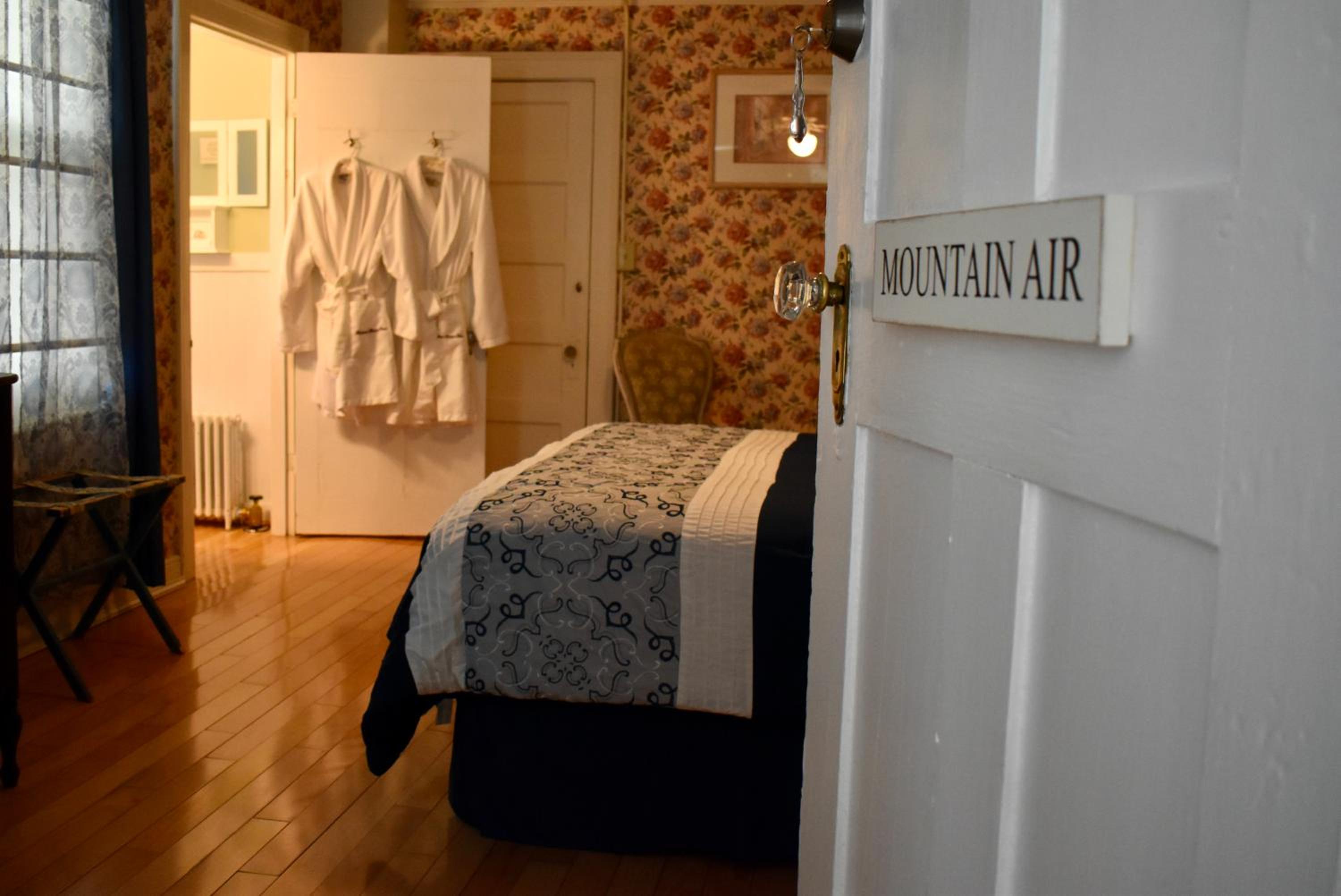 Harbour House Inn B&B