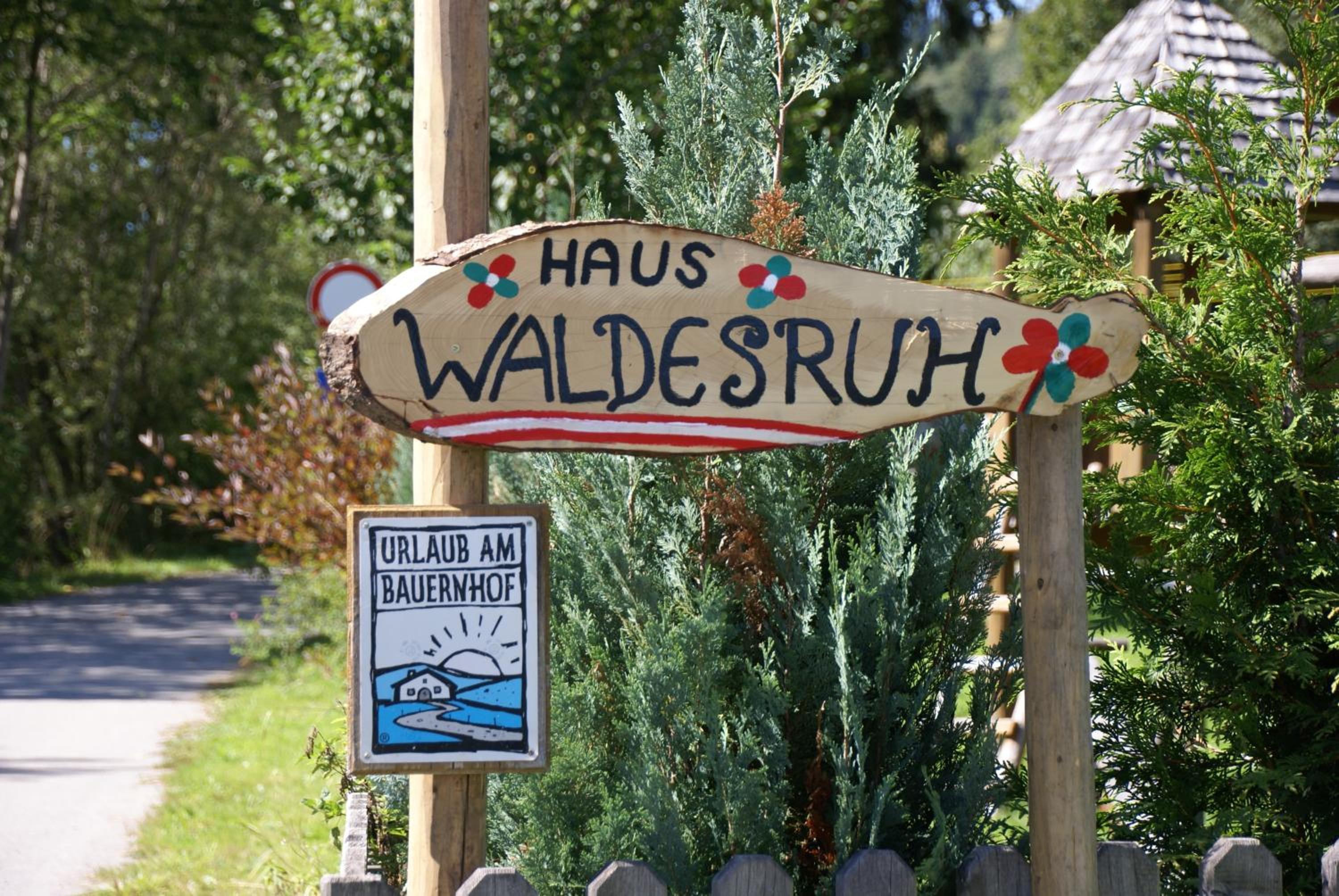 Bio-Bauernhof Waldesruh mit Hofladen