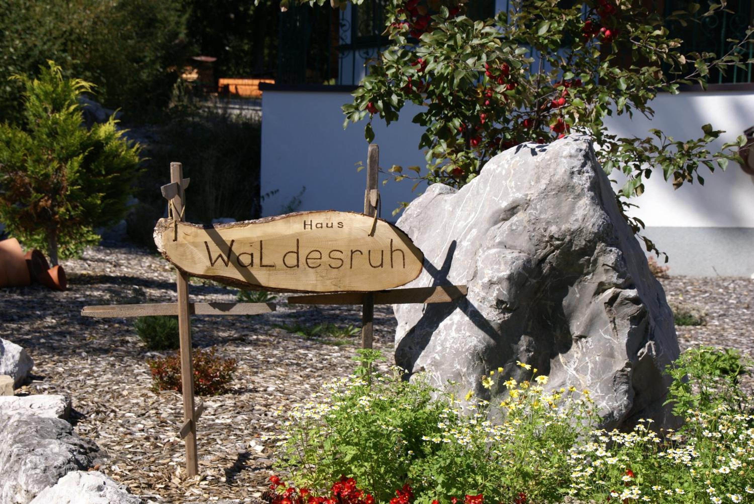 Bio-Bauernhof Waldesruh mit Hofladen
