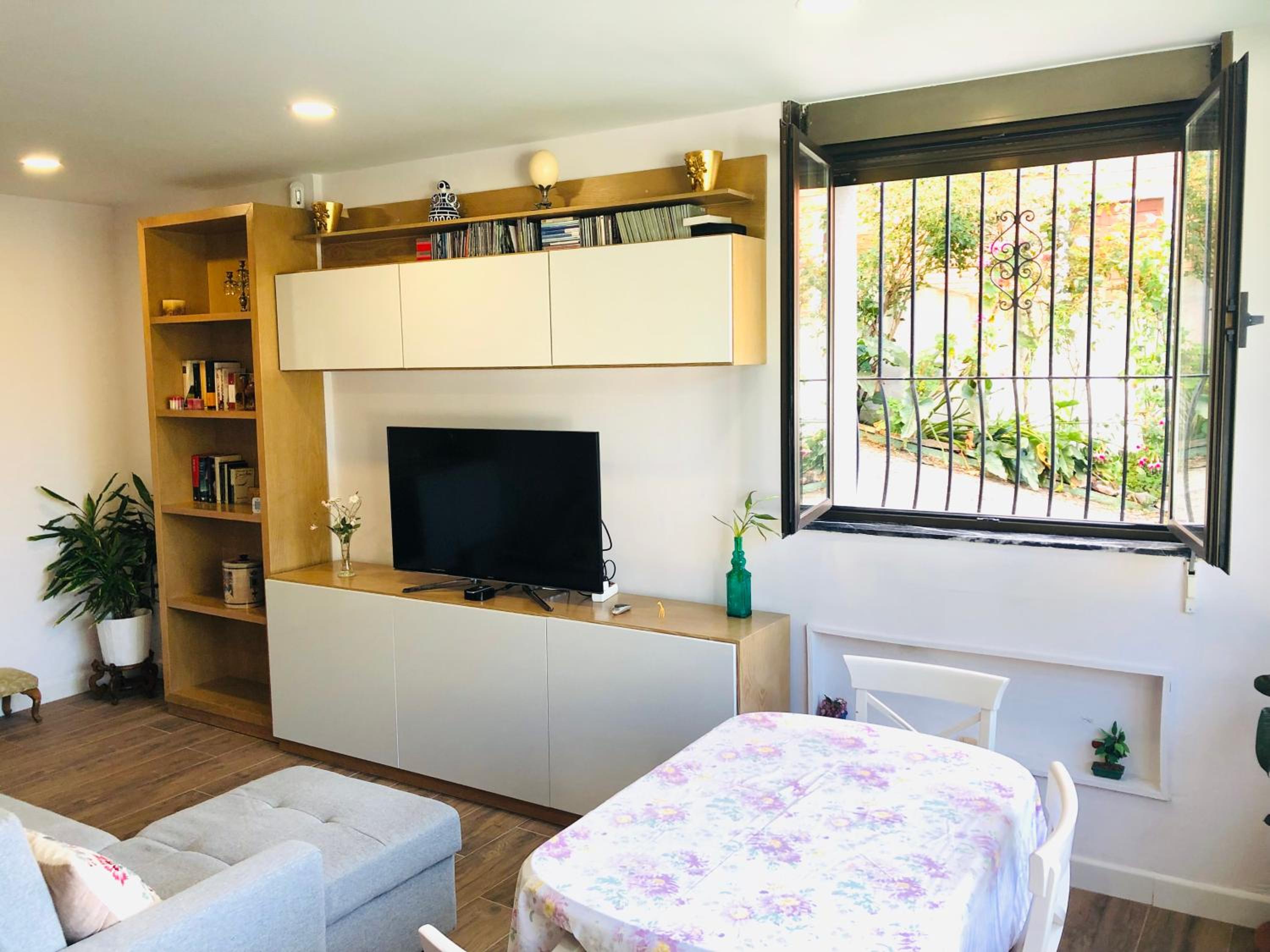ROSALES Apartamento y jardín