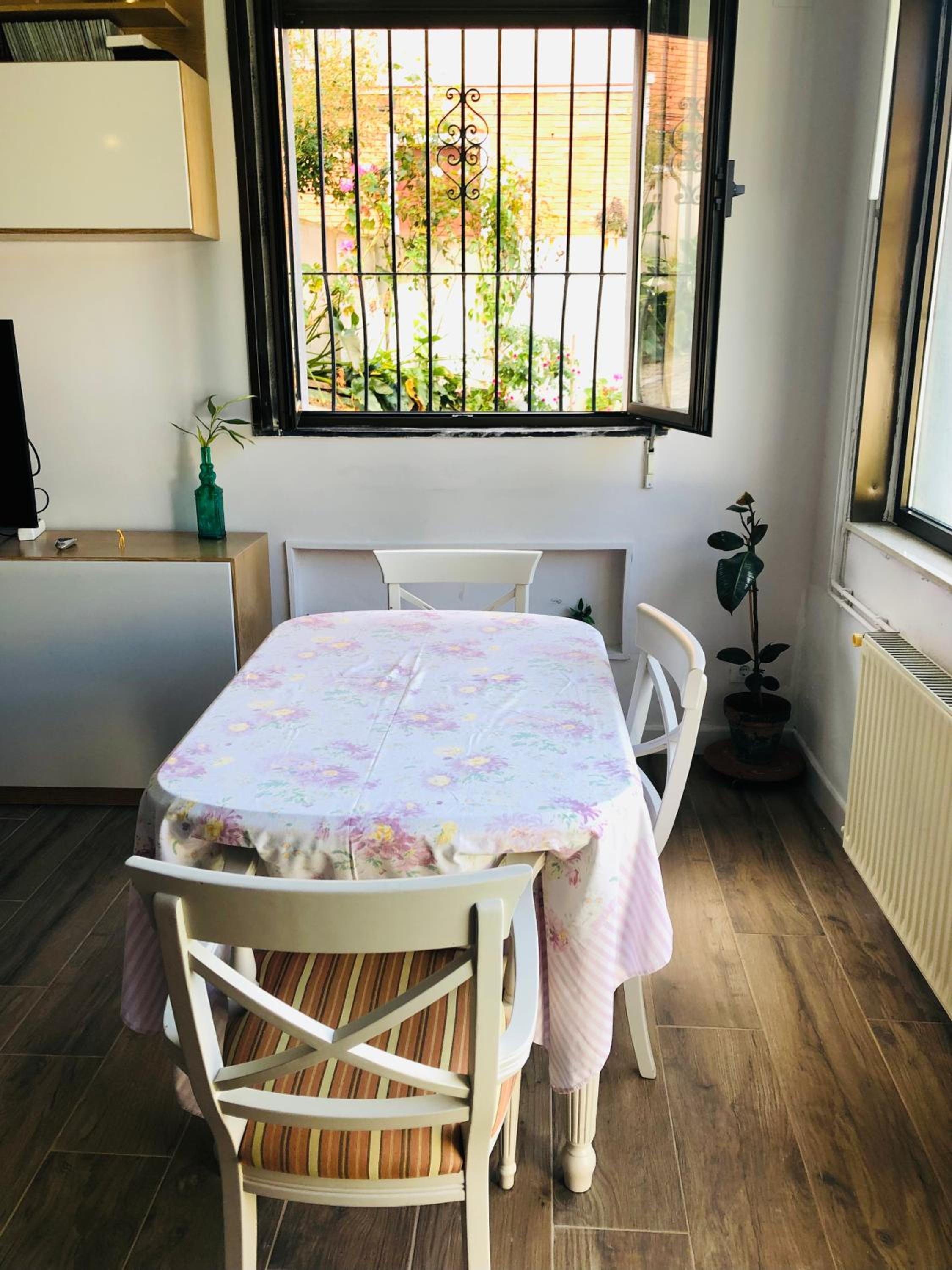 ROSALES Apartamento y jardín