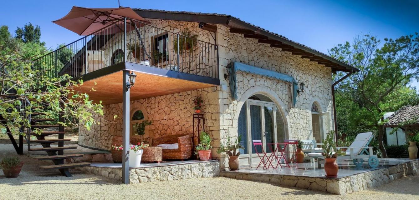 Villa Neli, Palazzolo Acreide, Siracusa, Hot Tub, Wi-Fi & Parking view 5
