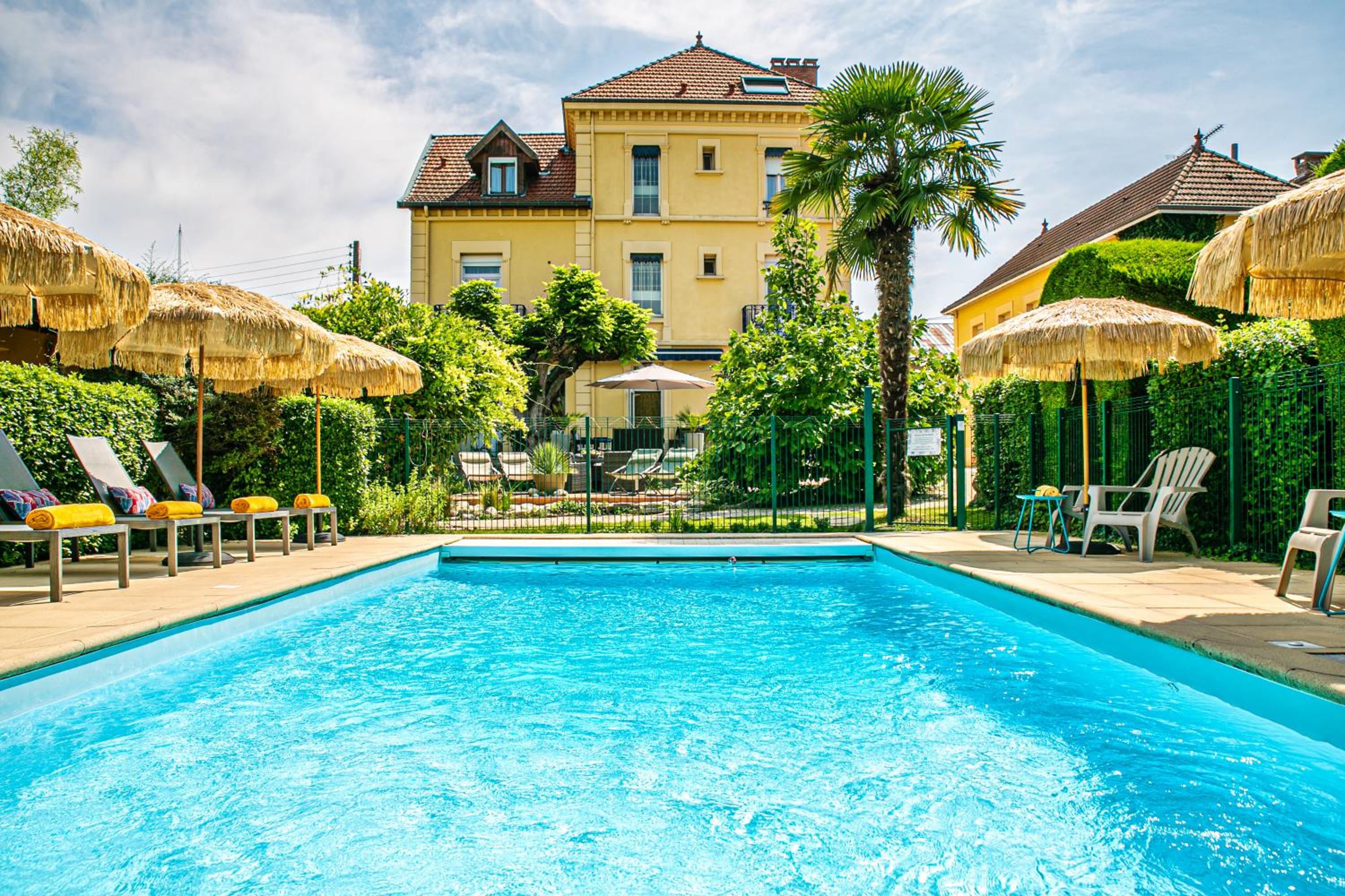 swimming pool