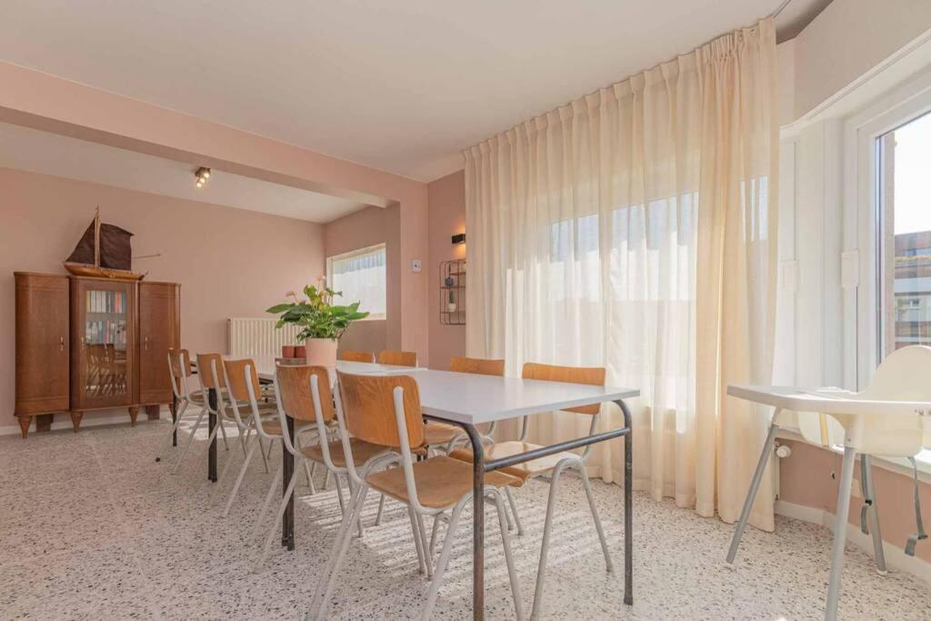 Vakantiewoning voor 12 met garages terras tuin