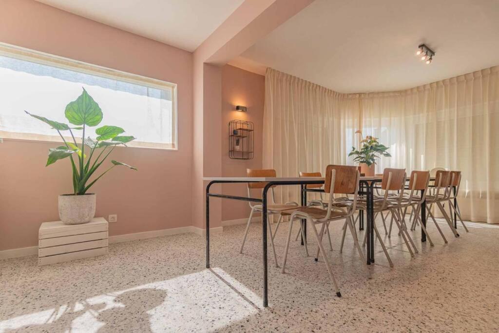 Vakantiewoning voor 12 met garages terras tuin