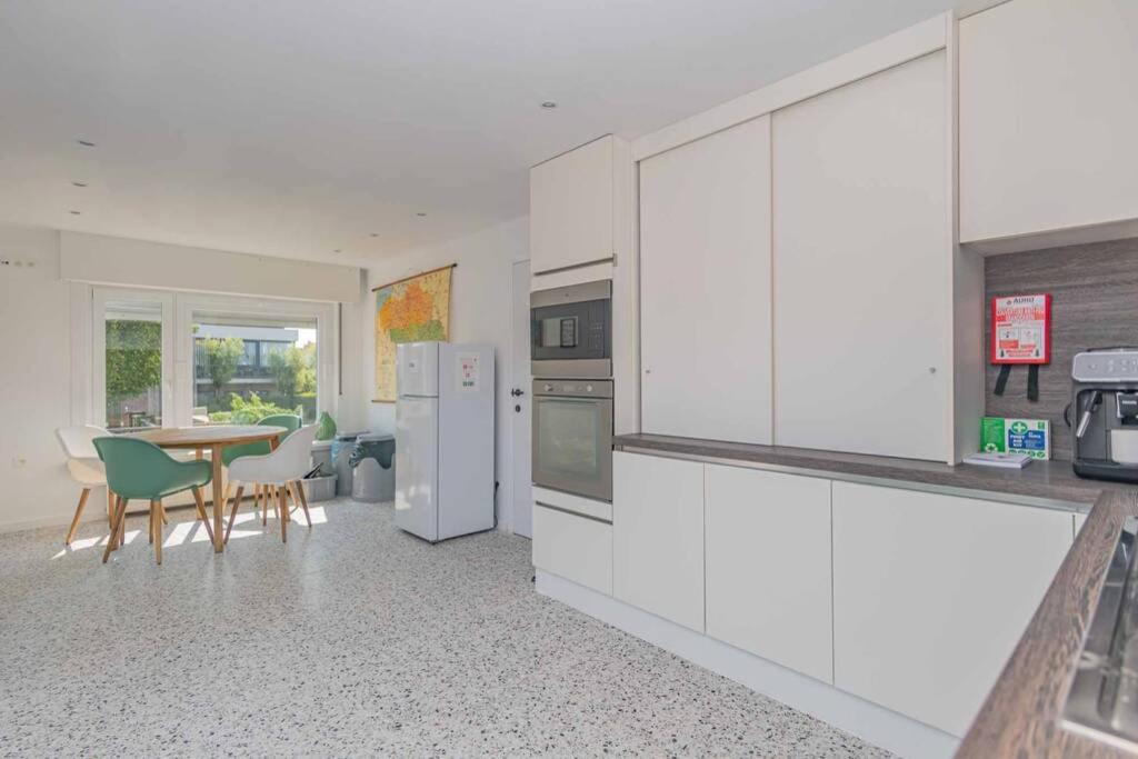 Vakantiewoning voor 12 met garages terras tuin